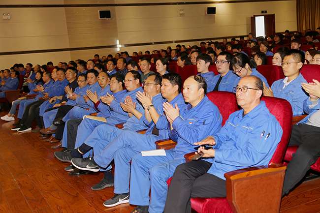 萬(wàn)基控股集團舉行“出彩新時(shí)代 逐夢(mèng)新征程”主題報告會(huì )