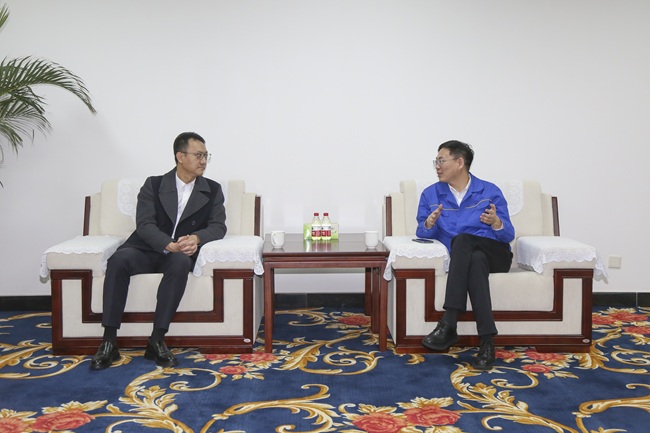 中國進(jìn)出口銀行河南省分行黨委委員、副行長(cháng)陳卓一行 到萬(wàn)基控股集團調研